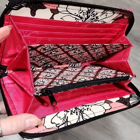 💥HP 4/21💥Vera Bradley Pink Quilted Zip Around Wallet - Picture 4 of 4